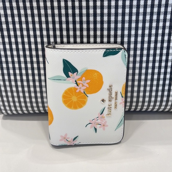 【kate spade】 Madison Orange みかんデザイン ☆フォンバッグ Madison Orange Toss Saddle Bag | Kate Spade Outlet | Kate